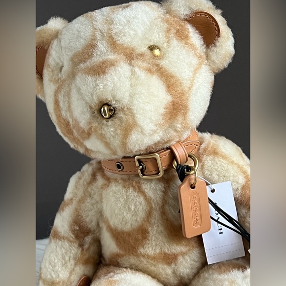 C7058- Coach Bear Collectible in Signature Shearling - Picture 4 of 9